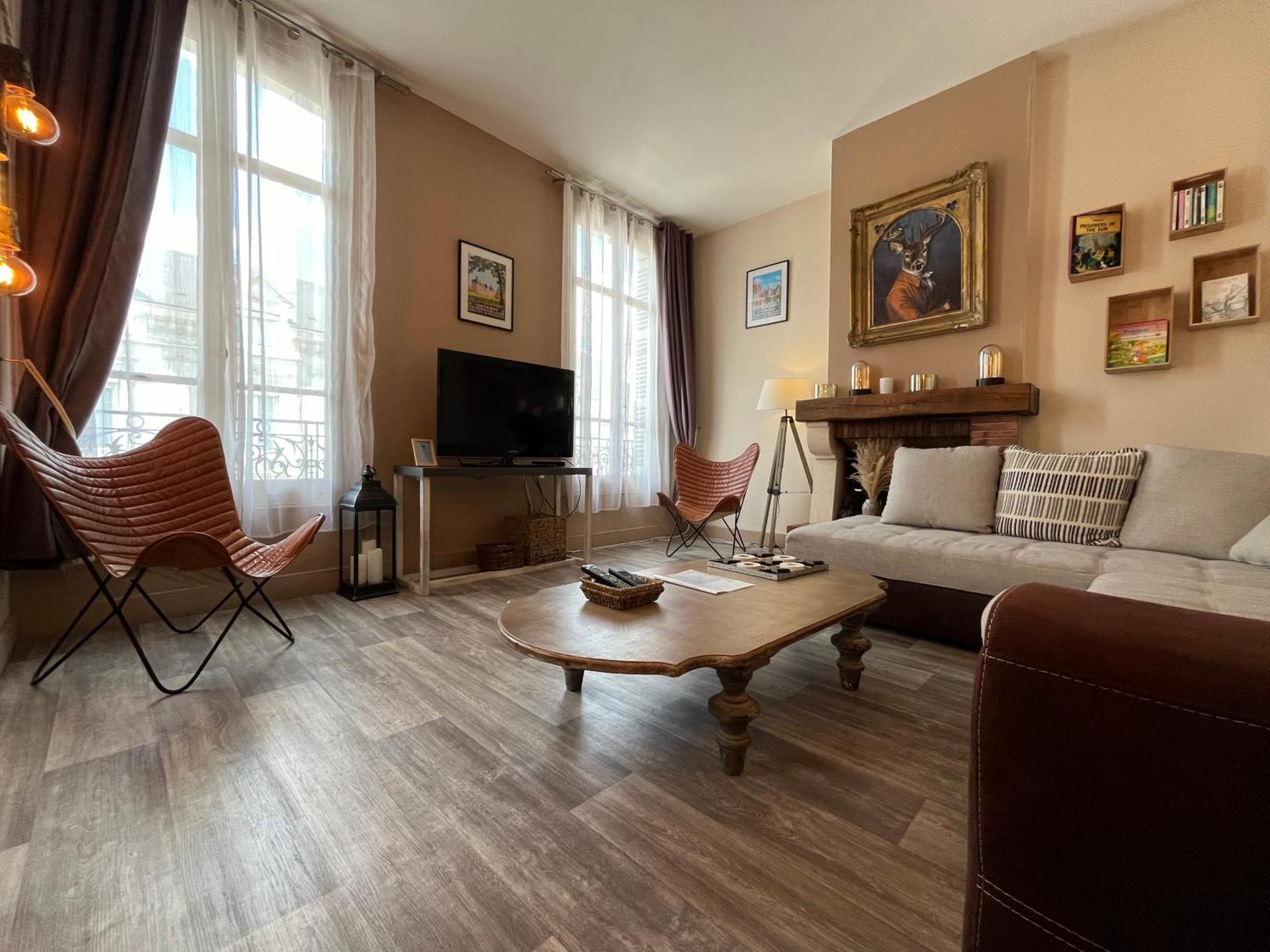 Cote Chateau - Grand Appartement Au Coeur De 布鲁瓦 外观 照片