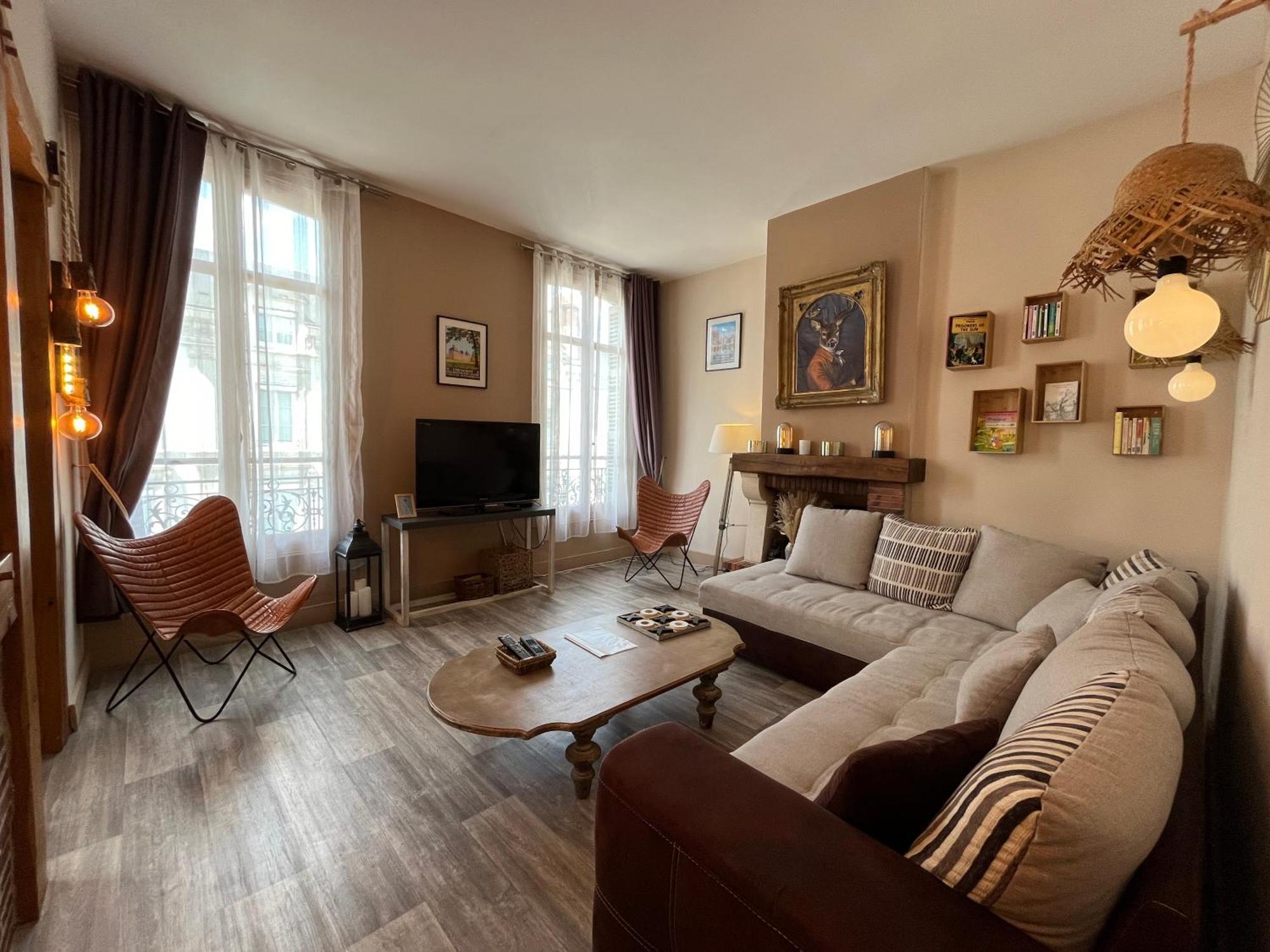 Cote Chateau - Grand Appartement Au Coeur De 布鲁瓦 外观 照片