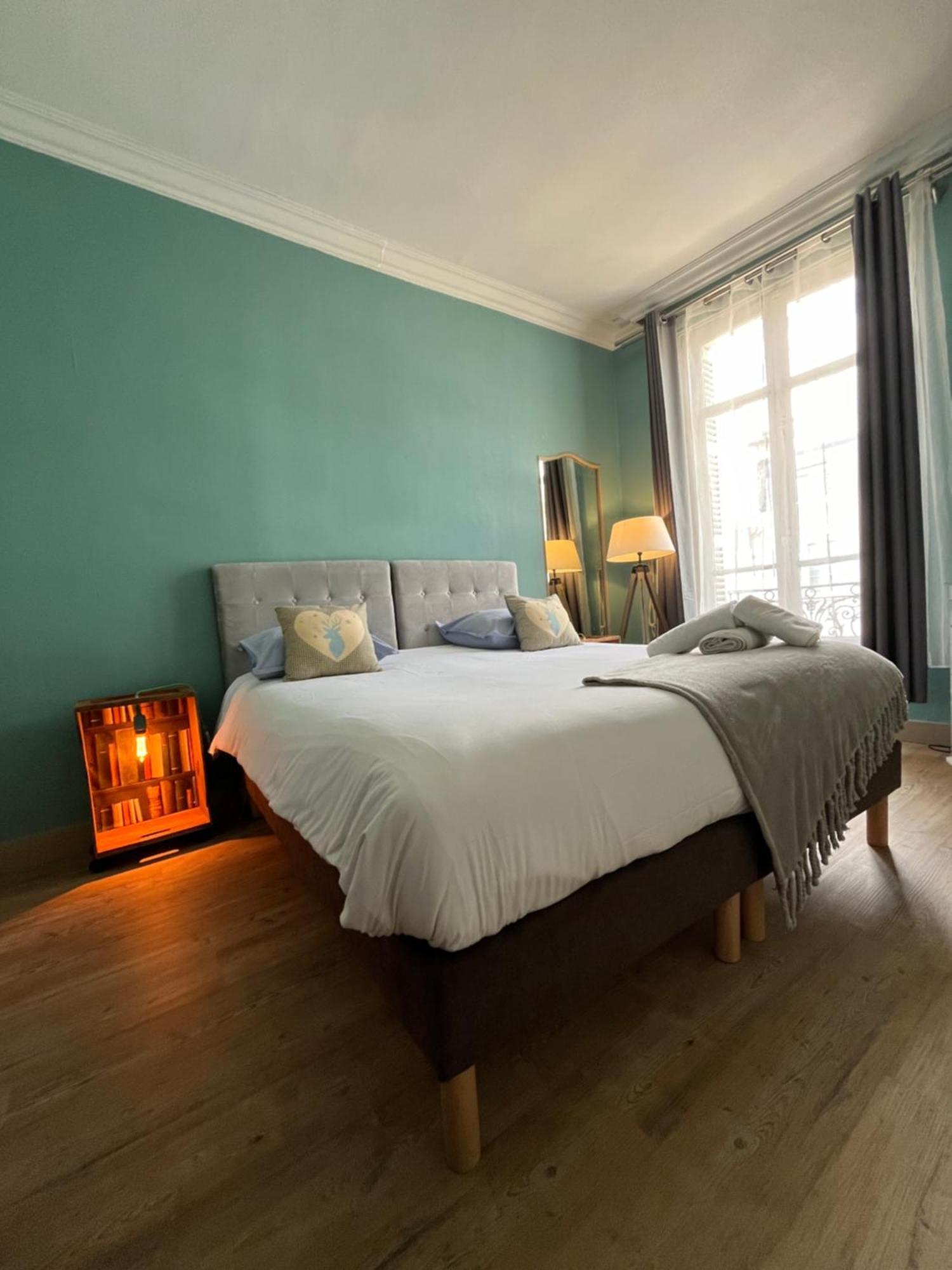 Cote Chateau - Grand Appartement Au Coeur De 布鲁瓦 外观 照片