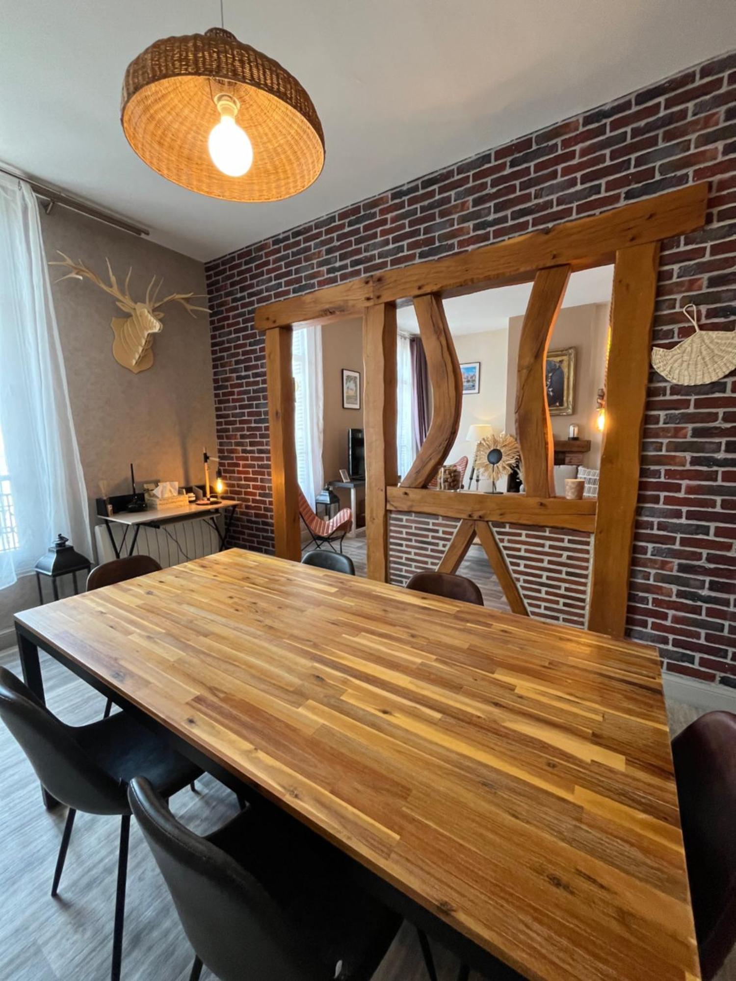 Cote Chateau - Grand Appartement Au Coeur De 布鲁瓦 外观 照片